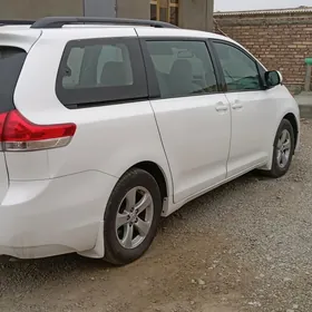 Toyota Sienna 2010