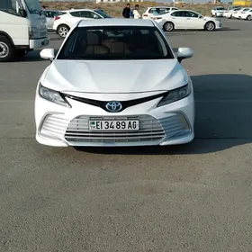 Toyota Camry 2021