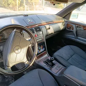 Mercedes-Benz E320 1996
