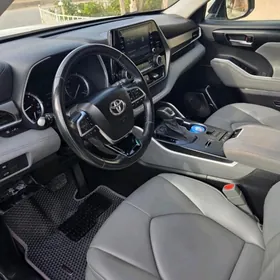 Toyota Highlander 2021