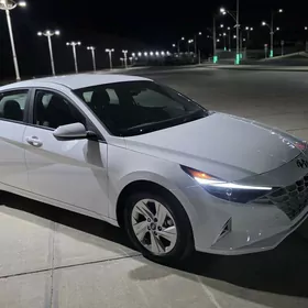 Hyundai Elantra 2023