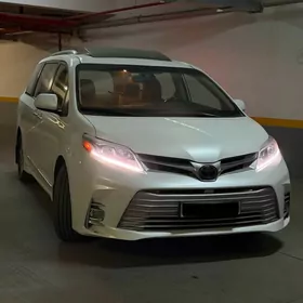 Toyota Sienna 2020