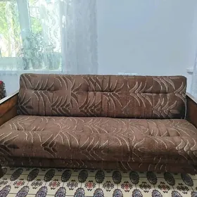 Диван и два кресла. Diwan