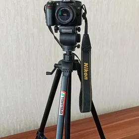 Nikon- D50