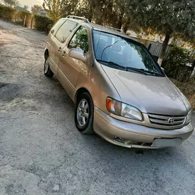 Toyota Sienna 2002