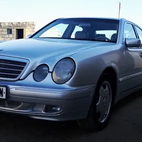 Mercedes-Benz E320 2001