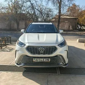 Toyota Highlander 2021