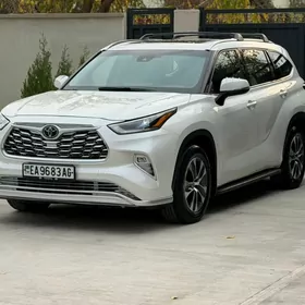 Toyota Highlander 2021