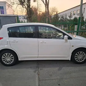 Nissan Versa 2012