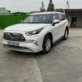 Toyota Highlander 2022
