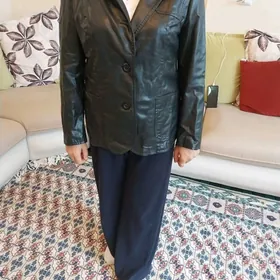 Чёрный женский пиджак