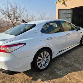 Toyota Camry Hybrid 2020
