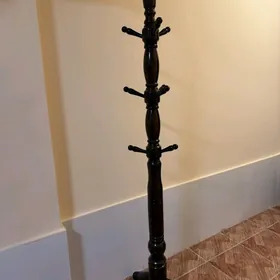 Weşelka eşik asylýan agaç mebe