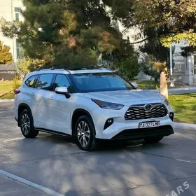Toyota Highlander 2021