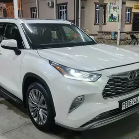 Toyota Highlander 2021
