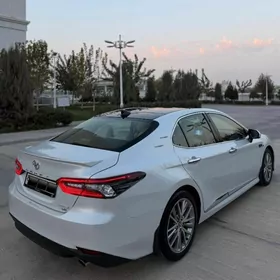 Toyota Camry 2021