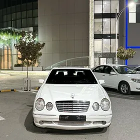 Mercedes-Benz E320 2001