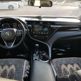 Toyota Camry 2019