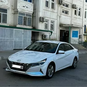 Hyundai Elantra 2022