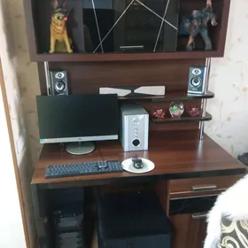 продается компьютерный стол