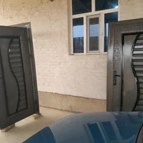 Demir -daşky-GAPY täze.