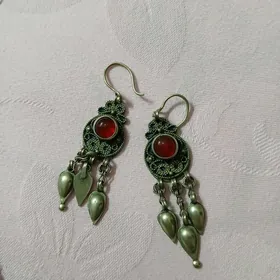 Серёжки с красными камнями