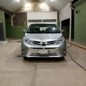 Toyota Sienna 2020
