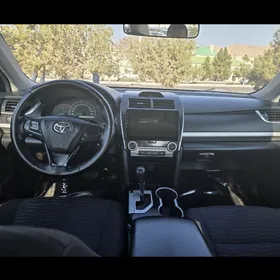 Toyota Camry 2016