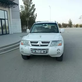 Mitsubishi Pajero 2003
