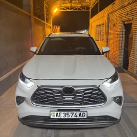 Toyota Highlander 2021