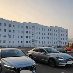 Hyundai Elantra 2023