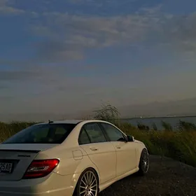 Mercedes-Benz C-Class 2011