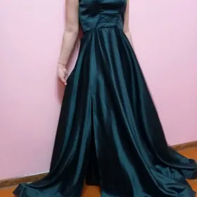 Зелёное платье