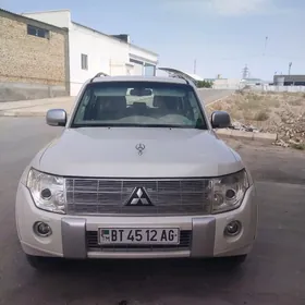 Mitsubishi Pajero 2010