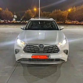 Toyota Highlander 2021