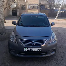 Nissan Versa 2012