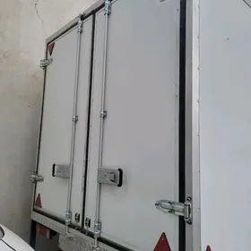 Mitsubishi Canter 2025