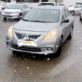 Nissan Versa 2012