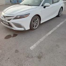 Toyota Camry 2021