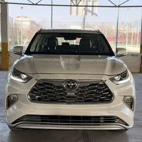 Toyota Highlander 2021