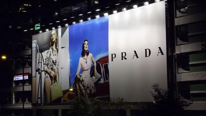 Prada закрыла сделку по покупке Versace за $1,4 млрд