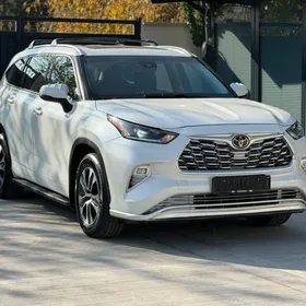 Toyota Highlander 2021