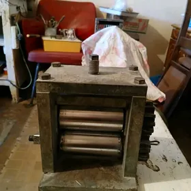 Gyzyl we kümüş ýasalýan enjam