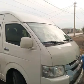 Toyota Hiace 2016