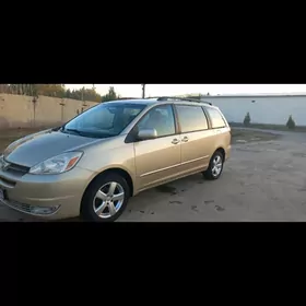 Toyota Sienna 2003