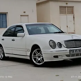 Mercedes-Benz E320 2001
