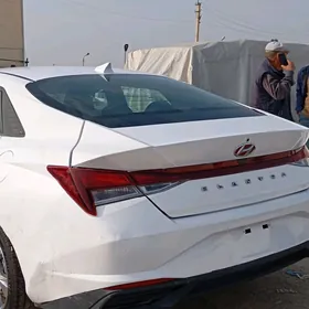 Hyundai Elantra 2021