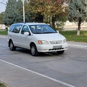 Toyota Sienna 2003