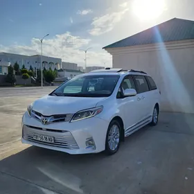 Toyota Sienna 2010
