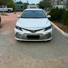 Toyota Camry 2021